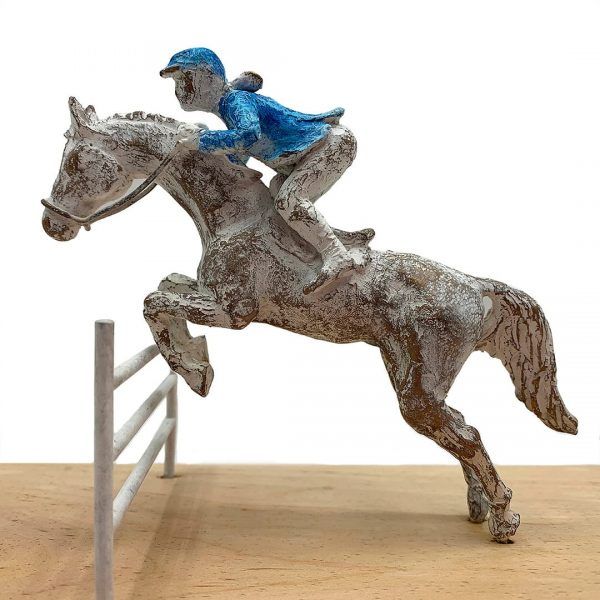 regalos-de-empresa-escultura-personalizada-saltando