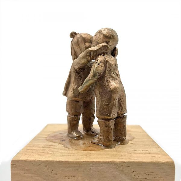 escultura-NiñosEnamorados_5