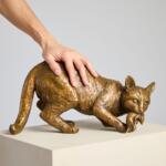 Perla: la cazadora inmortalizada en bronce